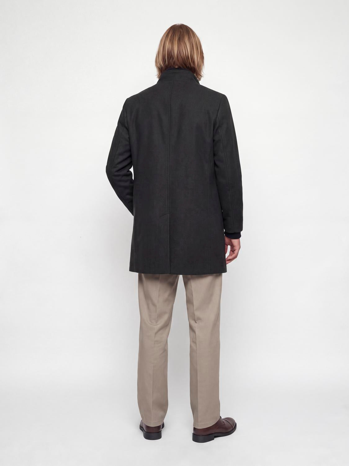 model_shot-back
